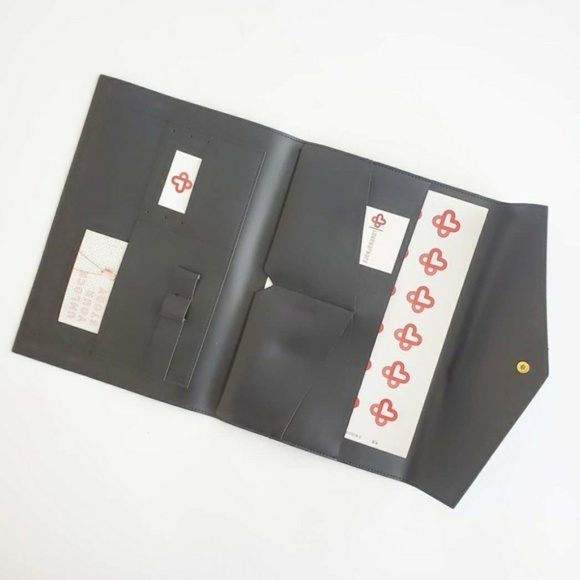 Glass Ladder & Co The Megan Laptop Portfolio - Picture 2 of 8